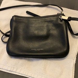 Marc Jacobs New York Women’s Black Leather Crossbody purse!